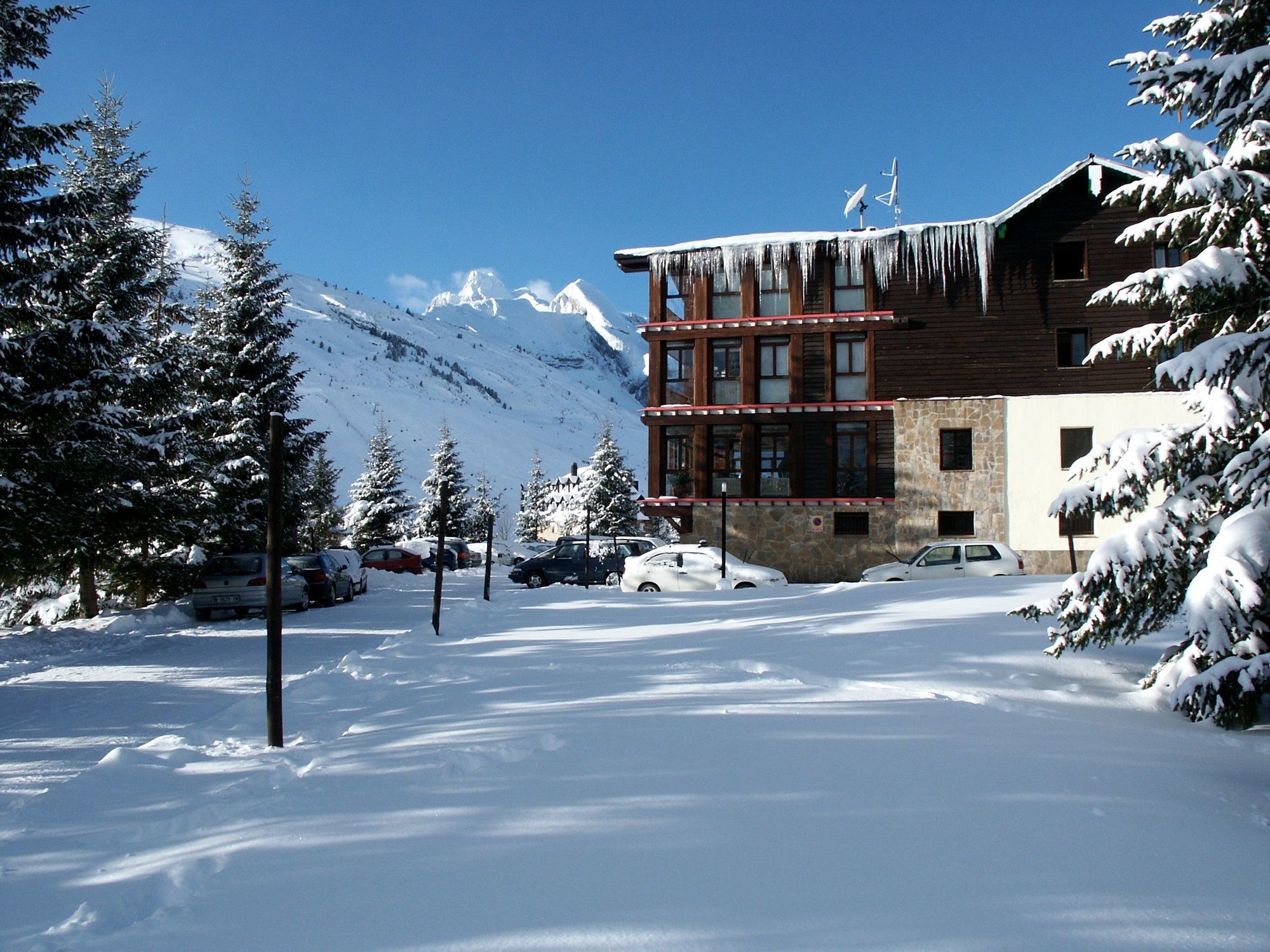 Snoe Hotel Candanchú Eksteriør billede